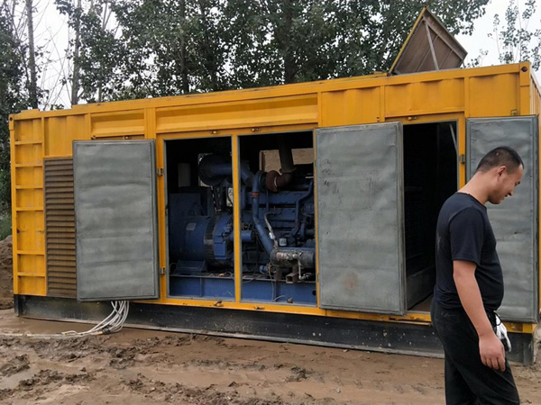 宜春进行柴油发电机组电瓶容量测试时，有哪些注意事项？